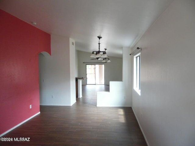 7325 E Weeping Willow Drive SE, Tucson, AZ 85756