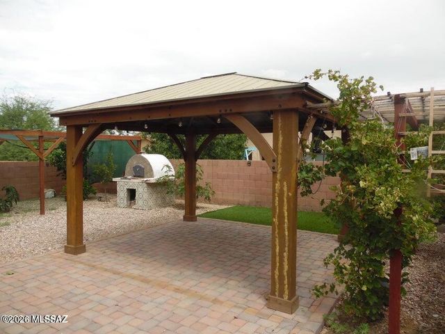 7325 E Weeping Willow Drive SE, Tucson, AZ 85756