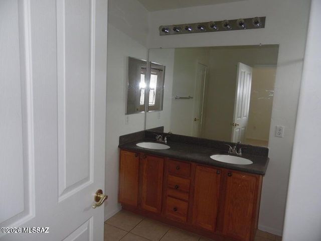 7325 E Weeping Willow Drive SE, Tucson, AZ 85756