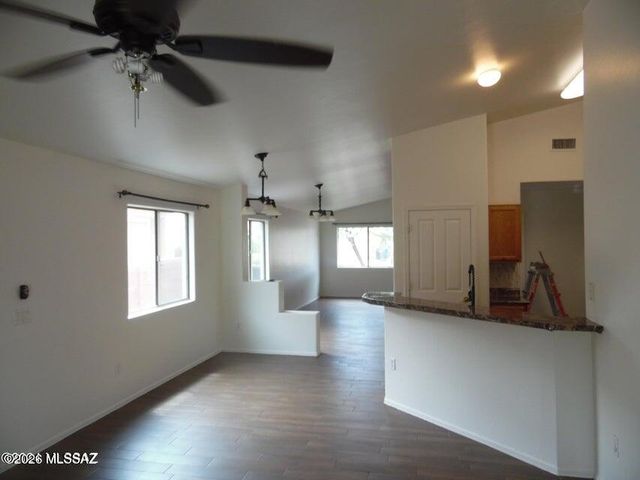 7325 E Weeping Willow Drive SE, Tucson, AZ 85756