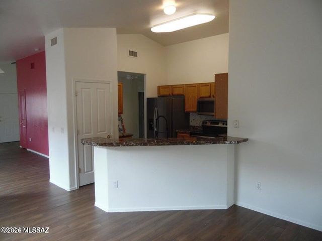 7325 E Weeping Willow Drive SE, Tucson, AZ 85756
