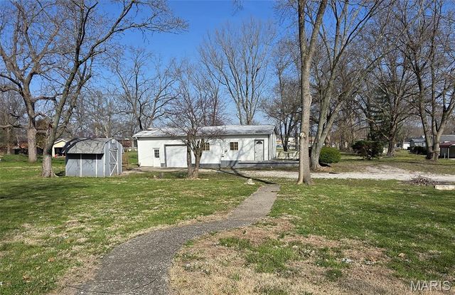 920 E Beaumont Avenue, Greenville, IL 62246
