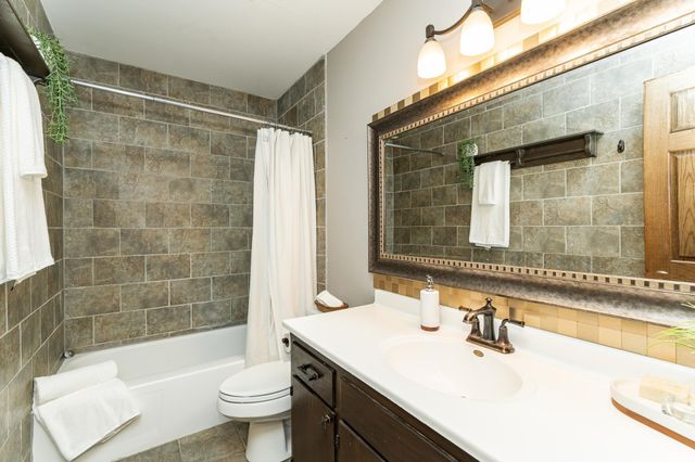 3810 1st Place NW, Rochester, MN 55901