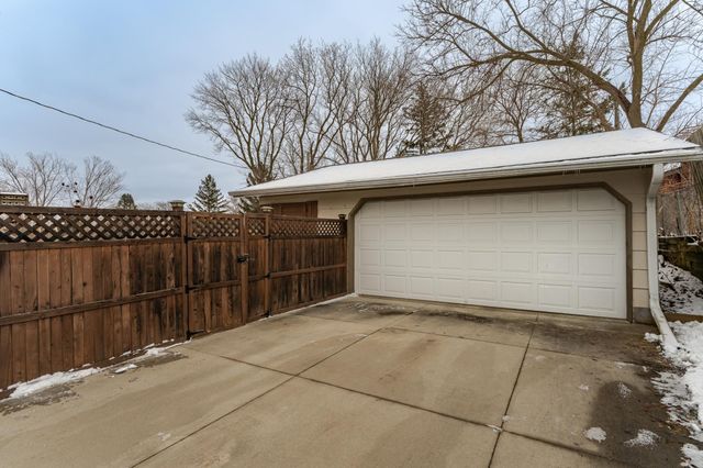 3810 1st Place NW, Rochester, MN 55901