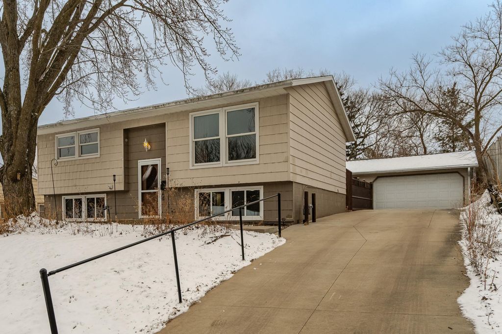 3810 1st Place NW, Rochester, MN 55901