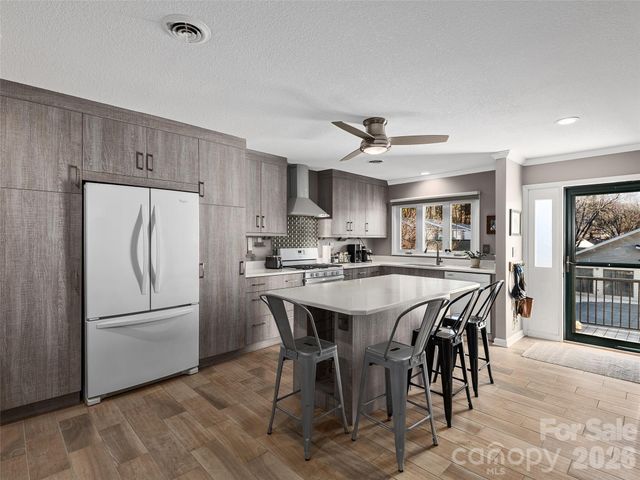 321 Britton Creek Drive, Hendersonville, NC 28791