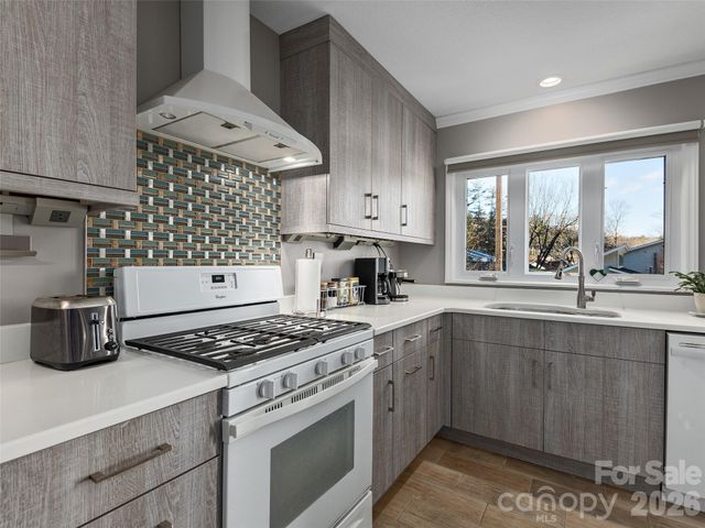 321 Britton Creek Drive, Hendersonville, NC 28791