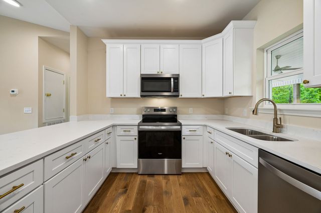 551 Skyview Dr, Ashland City, TN 37015