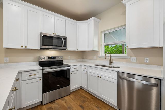 551 Skyview Dr, Ashland City, TN 37015