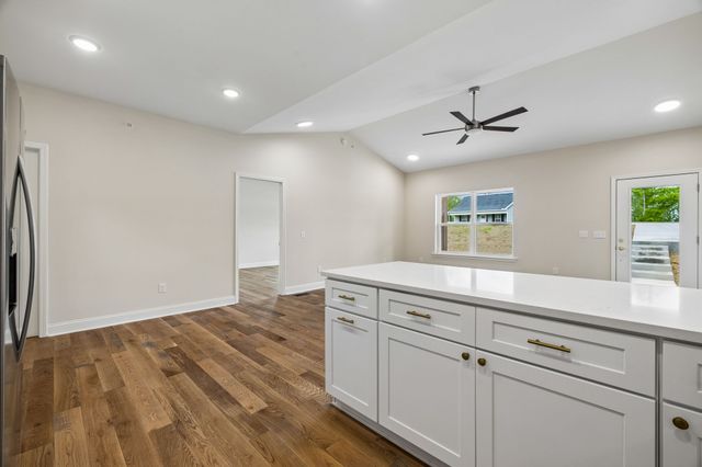 551 Skyview Dr, Ashland City, TN 37015