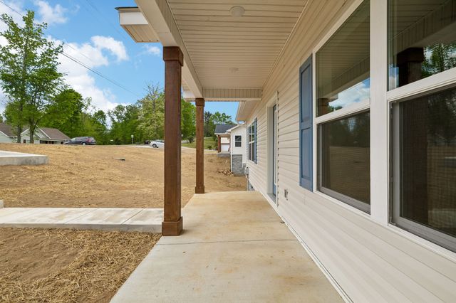 551 Skyview Dr, Ashland City, TN 37015