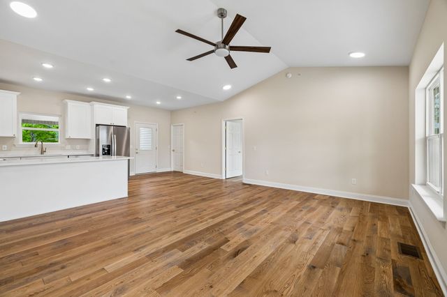 551 Skyview Dr, Ashland City, TN 37015