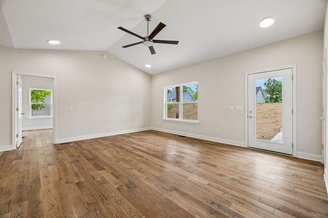 551 Skyview Dr, Ashland City, TN 37015