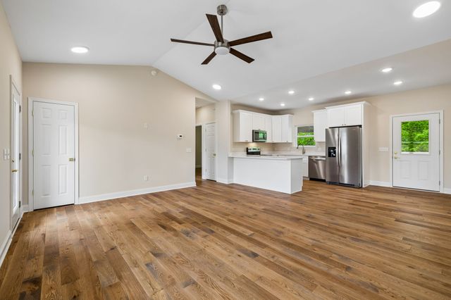551 Skyview Dr, Ashland City, TN 37015