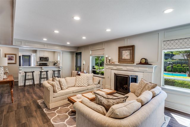 1911 Lakeside Drive, Arlington, TX 76013