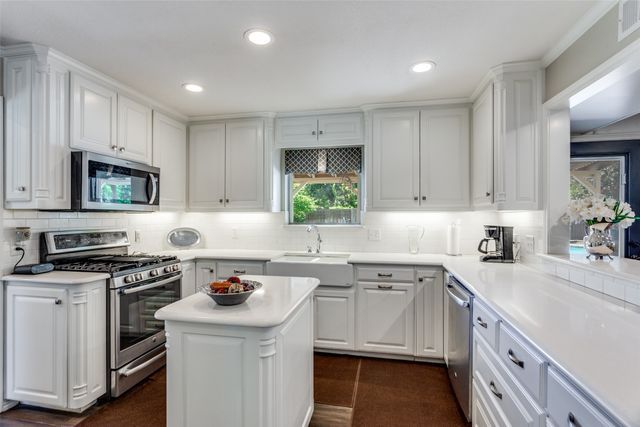 1911 Lakeside Drive, Arlington, TX 76013