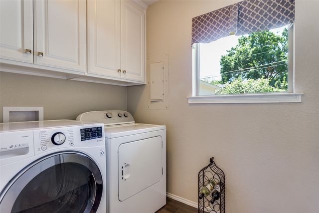 1911 Lakeside Drive, Arlington, TX 76013