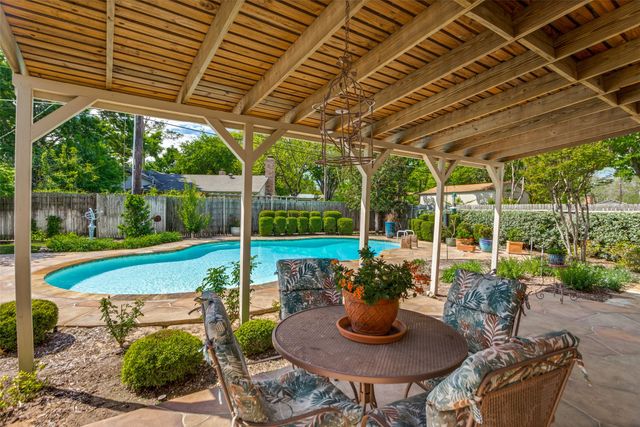 1911 Lakeside Drive, Arlington, TX 76013