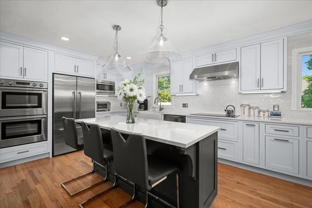 9 Hillando Dr, Shrewsbury, MA 01545