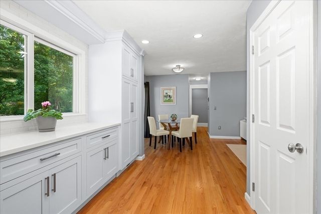 9 Hillando Dr, Shrewsbury, MA 01545