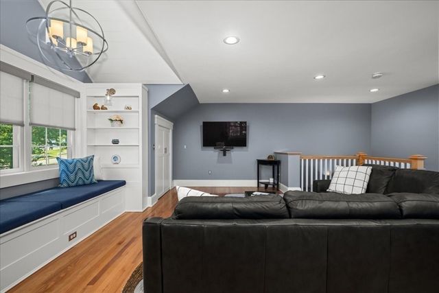 9 Hillando Dr, Shrewsbury, MA 01545