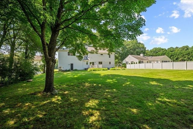 9 Hillando Dr, Shrewsbury, MA 01545