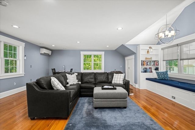9 Hillando Dr, Shrewsbury, MA 01545