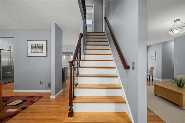 9 Hillando Dr, Shrewsbury, MA 01545