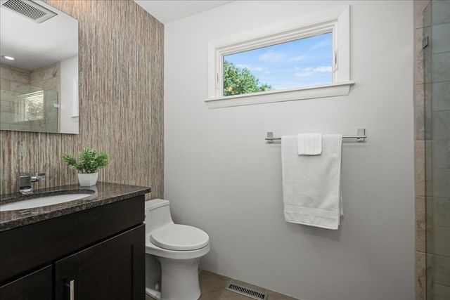 9 Hillando Dr, Shrewsbury, MA 01545