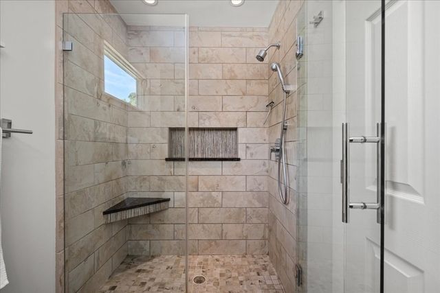 9 Hillando Dr, Shrewsbury, MA 01545