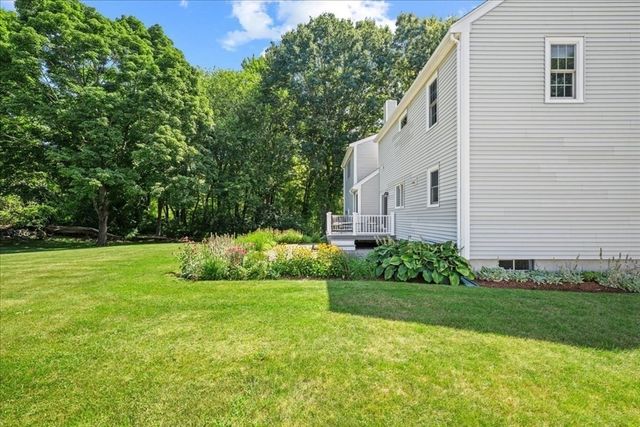 9 Hillando Dr, Shrewsbury, MA 01545