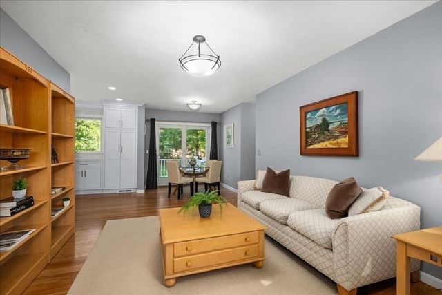 9 Hillando Dr, Shrewsbury, MA 01545