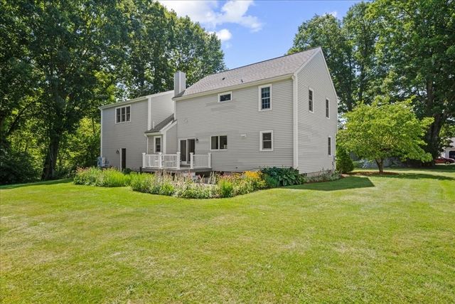 9 Hillando Dr, Shrewsbury, MA 01545