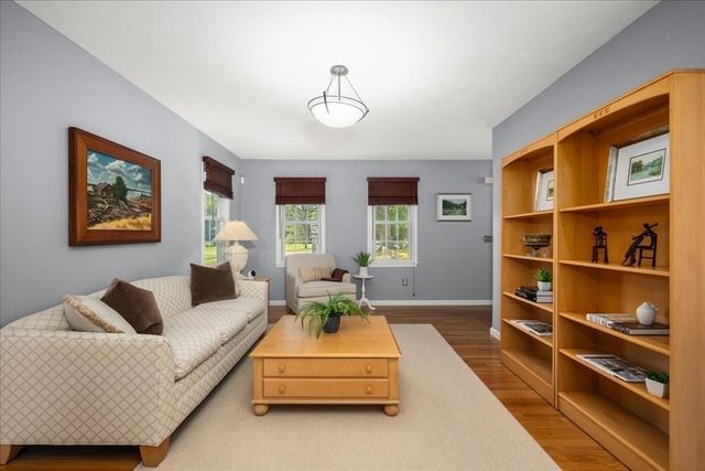 9 Hillando Dr, Shrewsbury, MA 01545