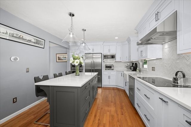 9 Hillando Dr, Shrewsbury, MA 01545