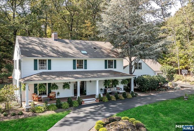 220 Ottowa Lane, Franklin Lakes, NJ 07417
