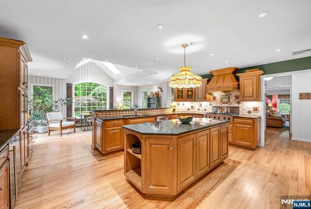 220 Ottowa Lane, Franklin Lakes, NJ 07417