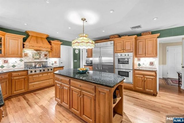 220 Ottowa Lane, Franklin Lakes, NJ 07417