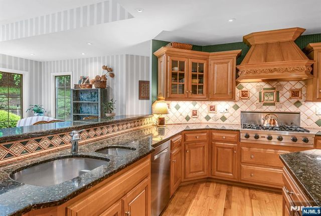 220 Ottowa Lane, Franklin Lakes, NJ 07417