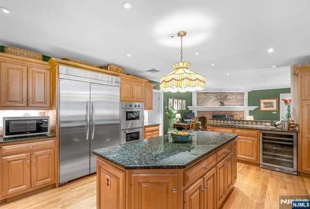 220 Ottowa Lane, Franklin Lakes, NJ 07417