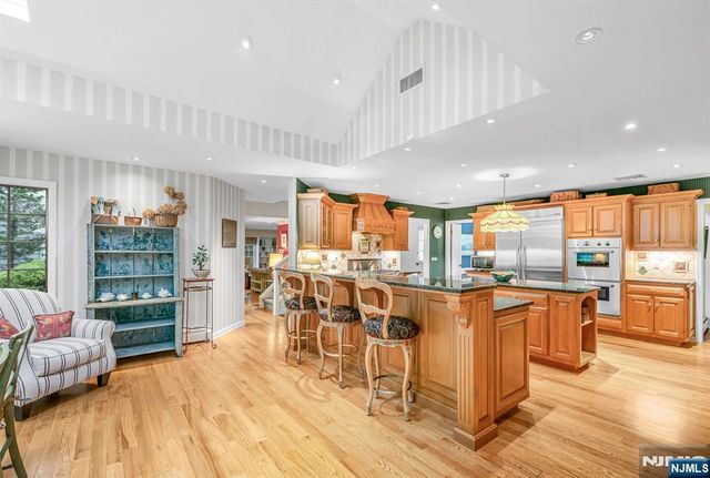 220 Ottowa Lane, Franklin Lakes, NJ 07417