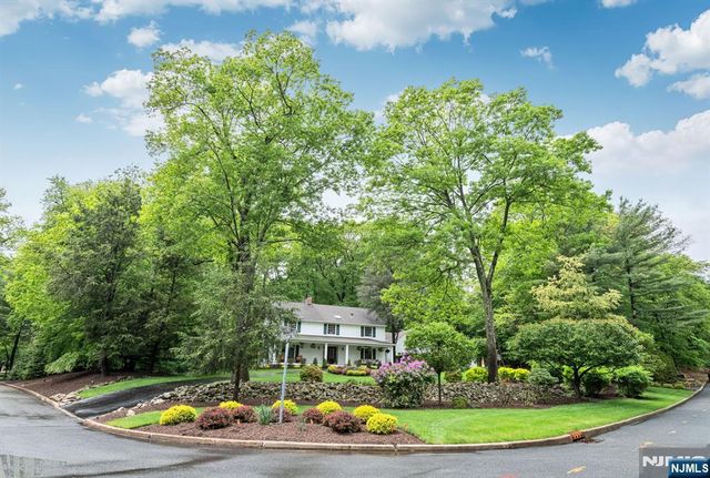 220 Ottowa Lane, Franklin Lakes, NJ 07417