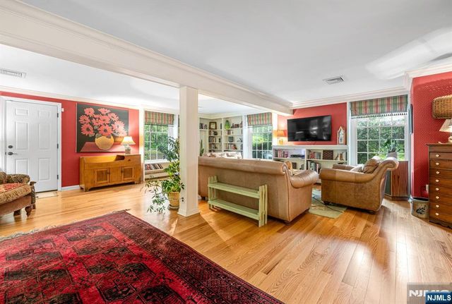 220 Ottowa Lane, Franklin Lakes, NJ 07417