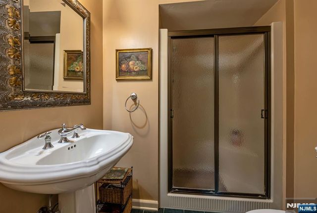 220 Ottowa Lane, Franklin Lakes, NJ 07417