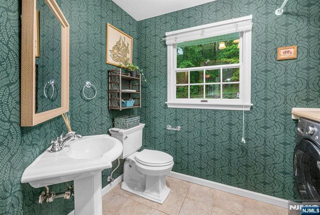 220 Ottowa Lane, Franklin Lakes, NJ 07417