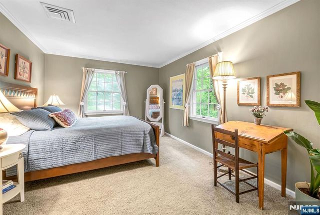 220 Ottowa Lane, Franklin Lakes, NJ 07417