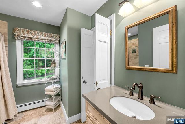 220 Ottowa Lane, Franklin Lakes, NJ 07417