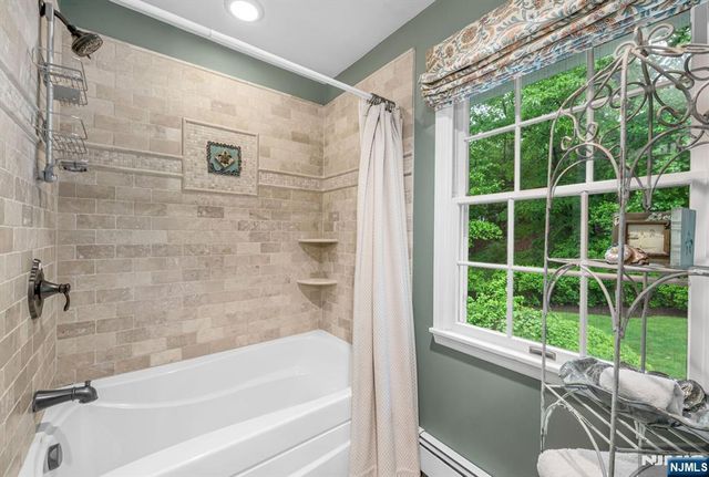 220 Ottowa Lane, Franklin Lakes, NJ 07417