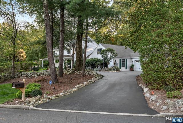 220 Ottowa Lane, Franklin Lakes, NJ 07417