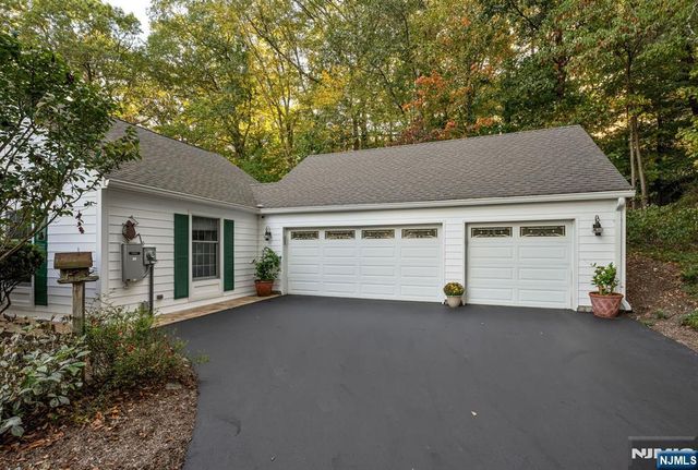220 Ottowa Lane, Franklin Lakes, NJ 07417